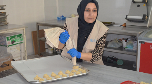 FAO in Turkey provides vocational training on bakery skills to refugees.